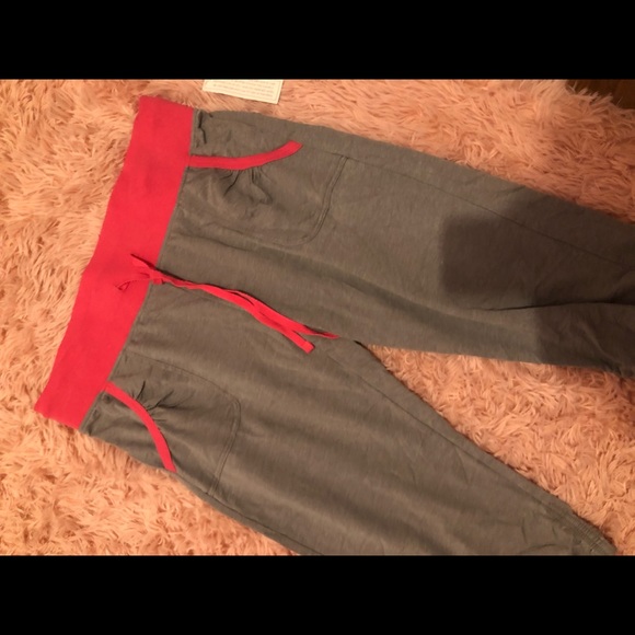 🐶 NWT Capri sweatpants